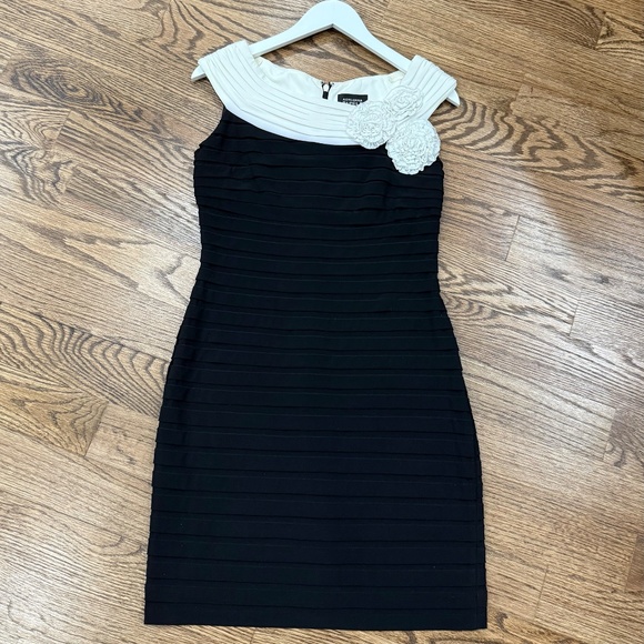 Adrianna Pappell Bodycon Rosette Black and White Dress. Size 10 - Picture 2 of 3